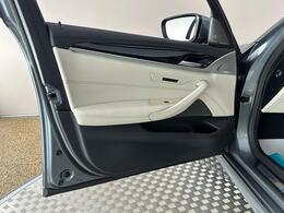 BMW 5 Series YK18JUW