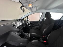 Peugeot 208 GN66YMF