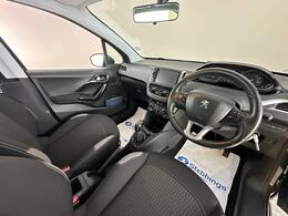 Peugeot 208 GN66YMF