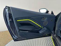 Aston Martin Vantage MV20UZG