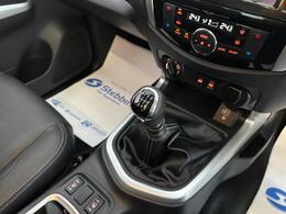 Nissan Navara YH21DDW