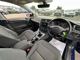 Volkswagen Golf VE69NKS