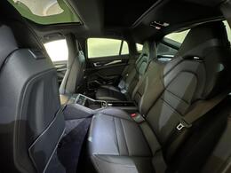 Porsche Panamera VU67KYG