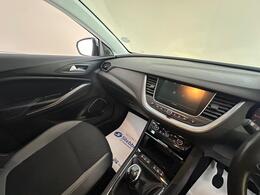 Vauxhall Grandland X FP21OZF