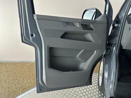 Volkswagen Transporter YR74XZU