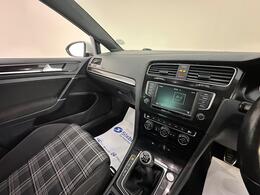 Volkswagen Golf DT66RVJ