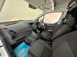 Ford Transit Connect YJ18YCY