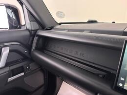 Land Rover Defender 90 HN71TWZ
