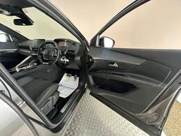 Peugeot 5008 YC69YJN