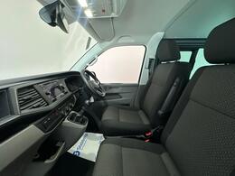 Volkswagen Transporter YR74XZU