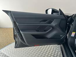 Porsche Taycan YX73ZWJ