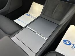 Tesla Model 3 LB74UKP