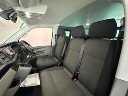 Volkswagen Transporter YR74XZU