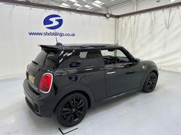 MINI Hatch YY70OFN