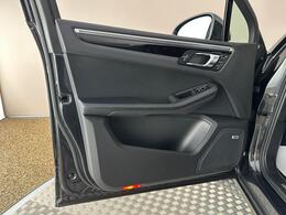 Porsche Macan LJ20WHU