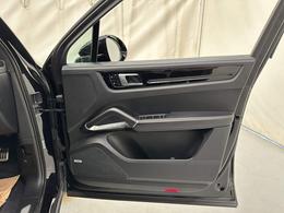 Porsche Cayenne SW69BKY