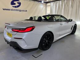 BMW 8 Series YJ19VVH