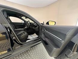 Porsche Taycan YY72RZZ