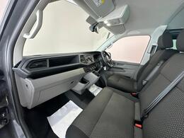 Volkswagen Transporter YR74XZU