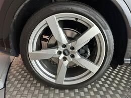 Audi SQ5 AE19UUX