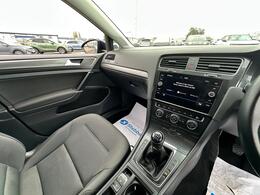 Volkswagen Golf VE69NKS