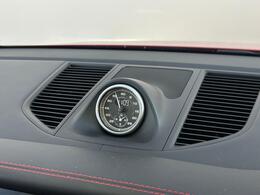 Porsche Macan AE18WBL