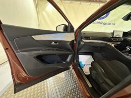 Peugeot 5008 YP21AXZ