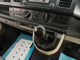 Volkswagen Transporter YW68UCP