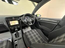 Volkswagen Golf YC68KGE
