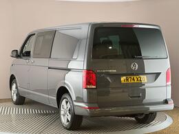 Volkswagen Transporter YR74XZU