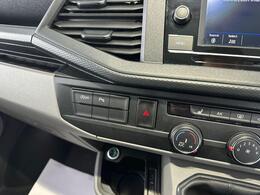 Volkswagen Transporter YR74XZU