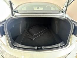 Tesla Model 3 AF72UXG