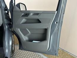 Volkswagen Transporter YR74XZU