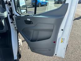 Ford Transit YP68UVJ