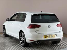 Volkswagen Golf DT66RVJ