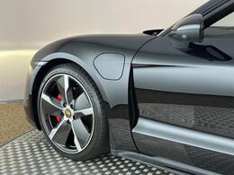 Porsche Taycan YY72RZZ