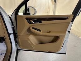 Porsche Macan AR16AEY