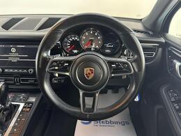 Porsche Macan AJ19VYM