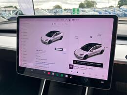 Tesla Model 3 YA69JVC