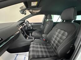 Volkswagen Golf DT66RVJ