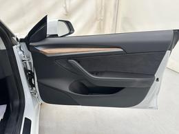 Tesla Model 3 YH21MYD