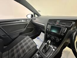 Volkswagen Golf MD66AXF