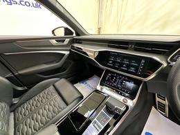 Audi RS6 Avant WU71CXE