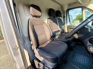 Photo 8 of this Citroen Relay