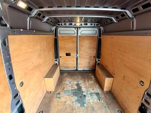 Photo 38 of this Citroen Relay