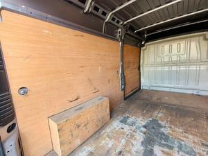 Photo 33 of this Citroen Relay