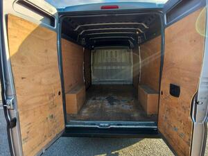 Photo 31 of this Citroen Relay