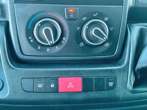 Photo 45 of this Citroen Relay