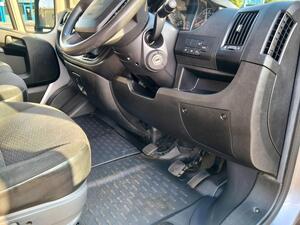 Photo 45 of this Citroen Relay