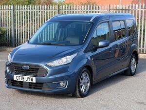 Photo 3 of this Ford Grand Tourneo Connect